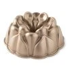 Nordic Ware - Mangnolia Bundt Pan