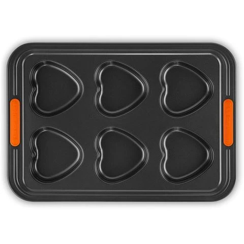 Le Creuset - Toughened Non-Stick 6 Cup Heart Muffin Tray 3 Le Creuset - Toughened Non-Stick 6 Cup Heart Muffin Tray