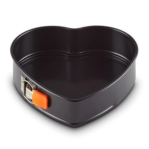 Le Creuset - Toughened Non-Stick Heart Springform 3 Le Creuset - Toughened Non-Stick Heart Springform